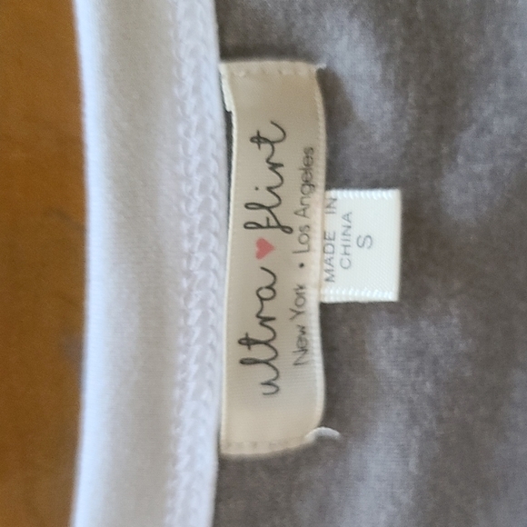 Ultra Flirt Drinks Well With Others. Shamrock Tee. Size Small - Picture 2 of 5